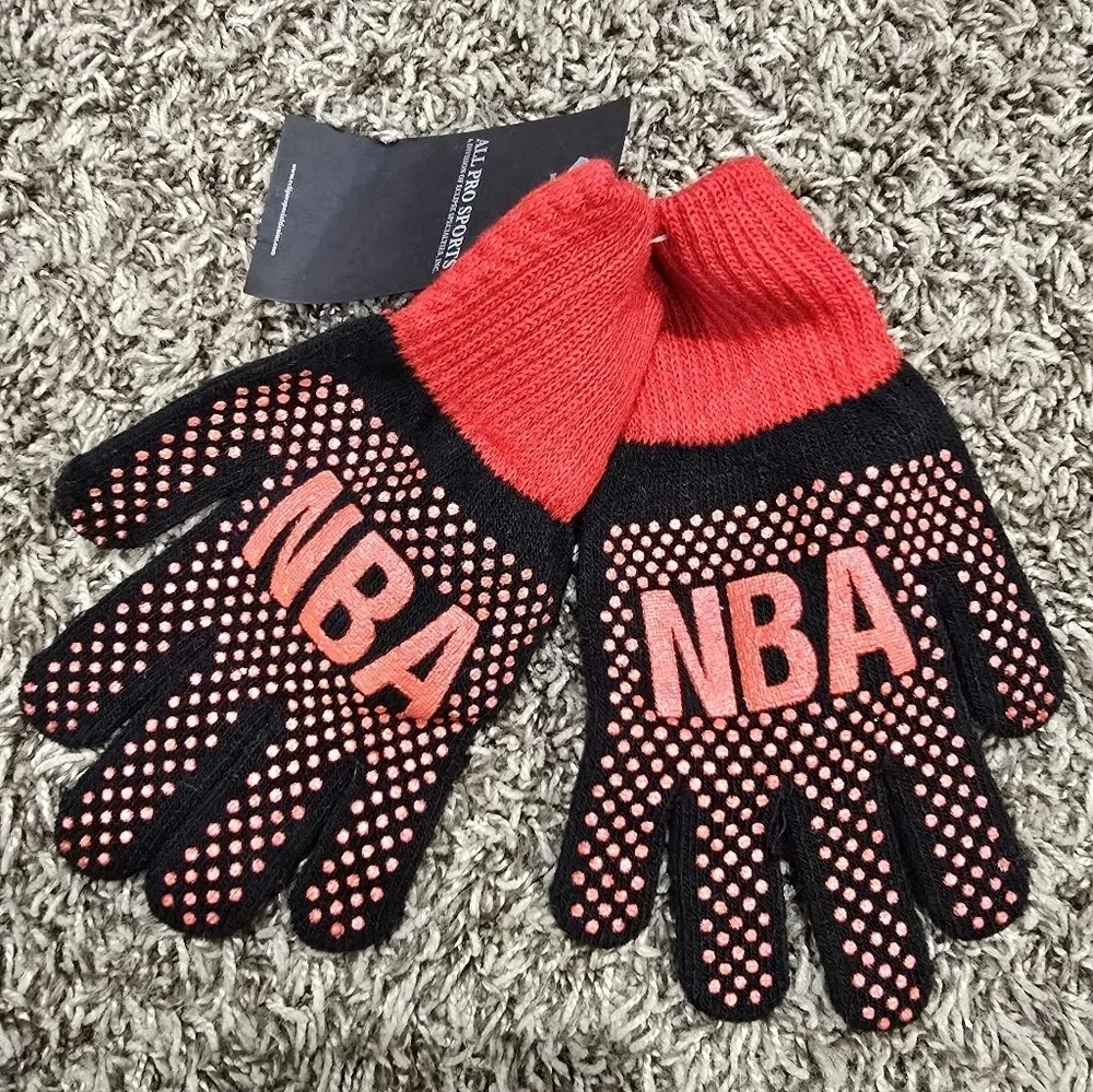 Chicago Bulls Boys/Unisex Gloves NWT